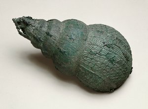 Kuoren muotoinen astia, Igbo-Ukwu, 9.-10. vuosisata (lyijypronssia).